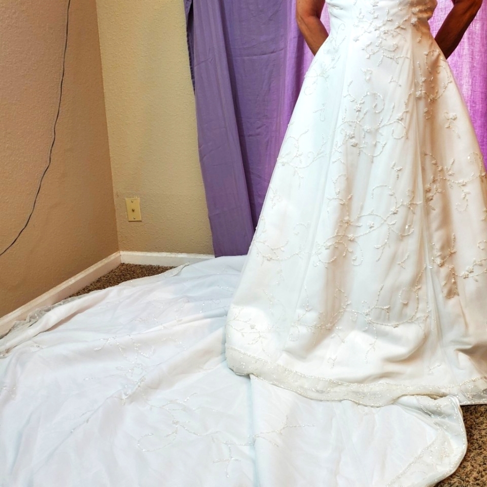 Alfred Angelo Ivory/White Wedding Dress